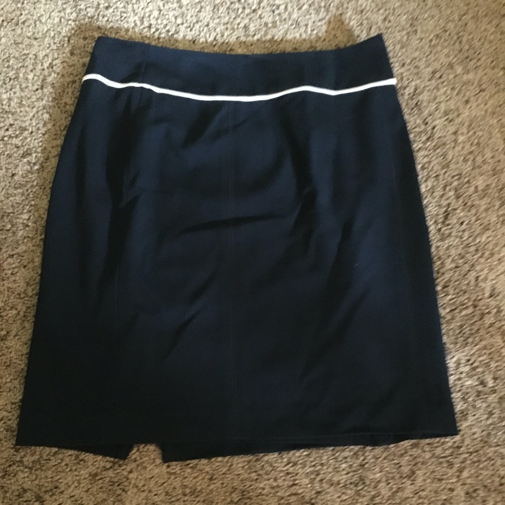 Worth Wear, navy/white pinstripe pencil skirt, size 8, no pockets
